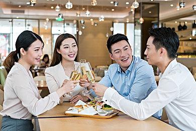 探索理性与疯狂的边界——叙事向卡牌战斗RPG《疯狂面纱》Steam商店页上线